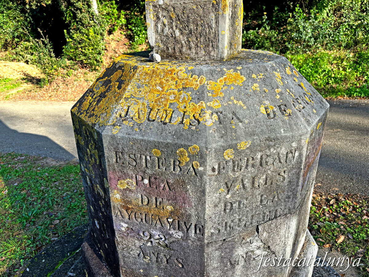 Bescanó - Creu dels carlins de Vilanna 