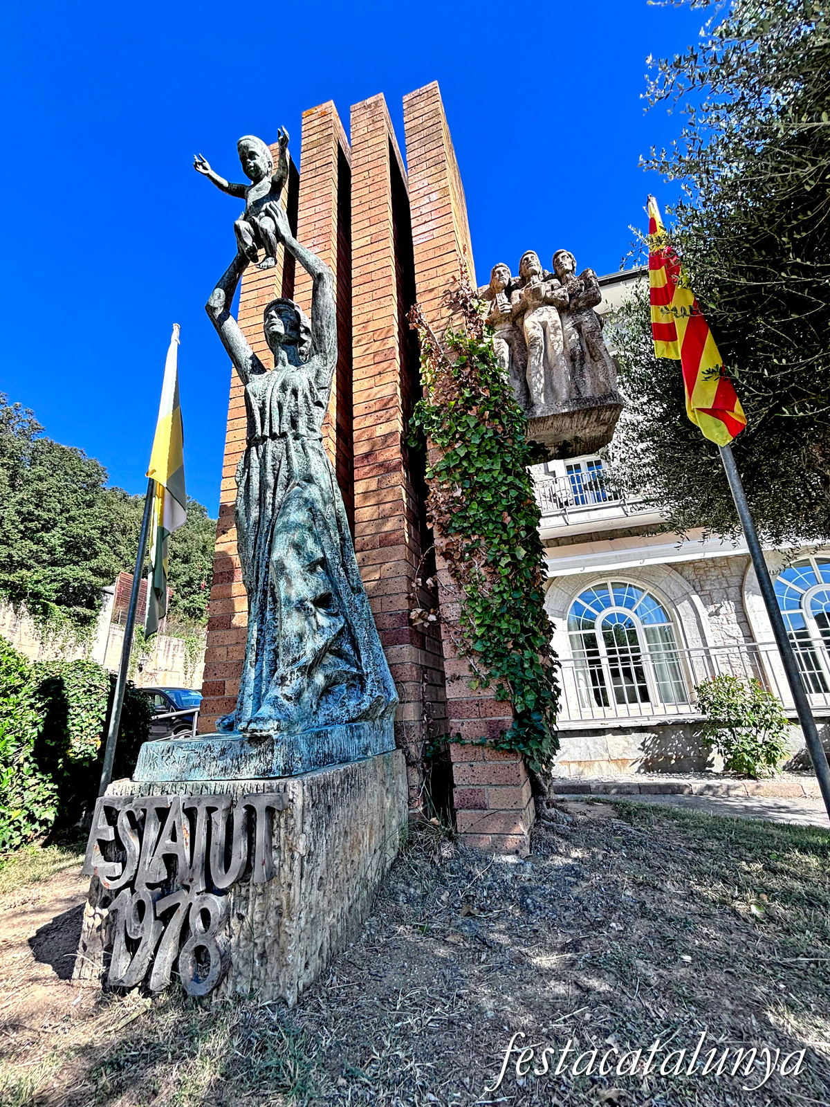 Les Masies de Roda - Monument a l'Estatut de l'any 1979