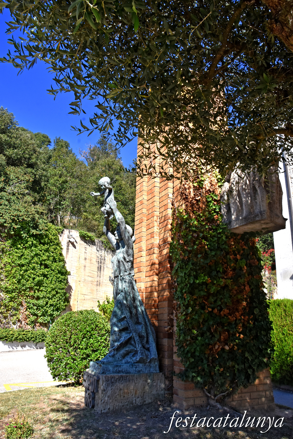 Les Masies de Roda - Monument a l'Estatut de l'any 1979