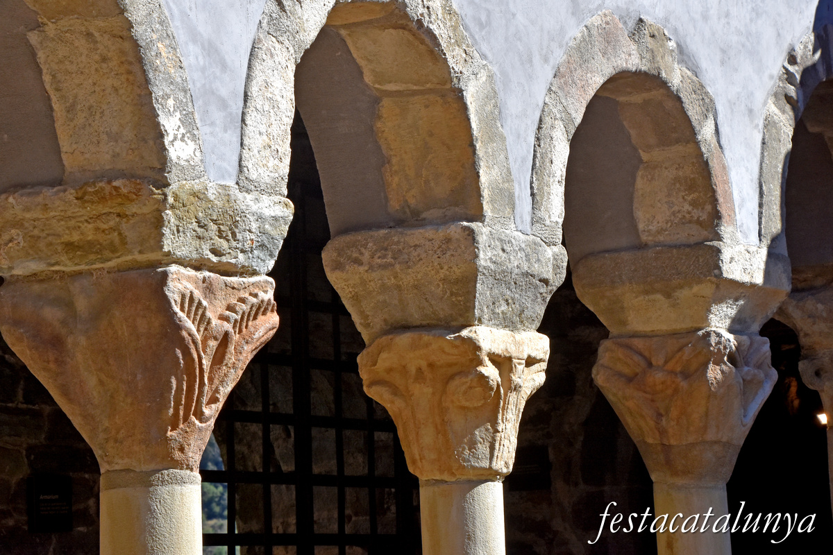 Les Masies de Roda - Claustre del monestir de Sant Pere de Casserres
