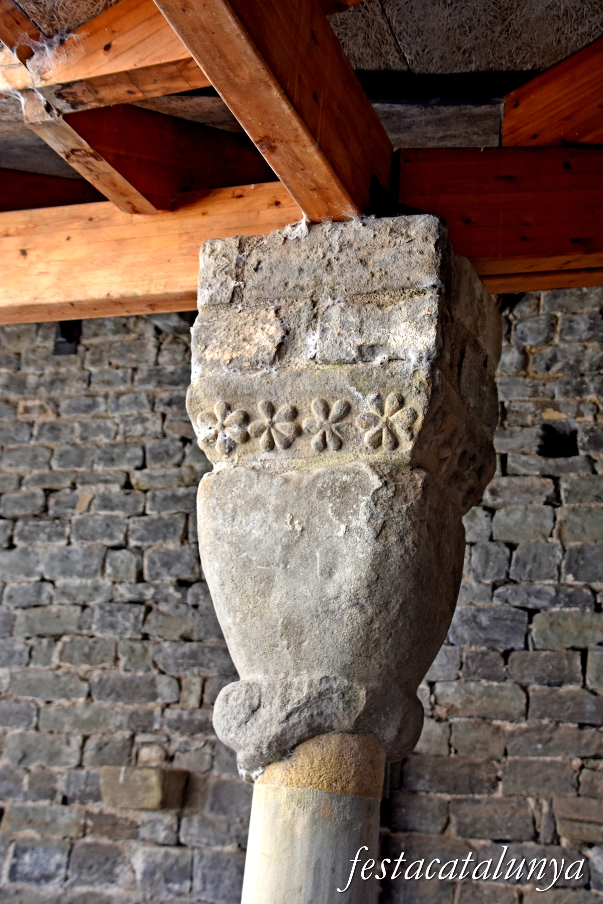 Les Masies de Roda - Claustre del monestir de Sant Pere de Casserres