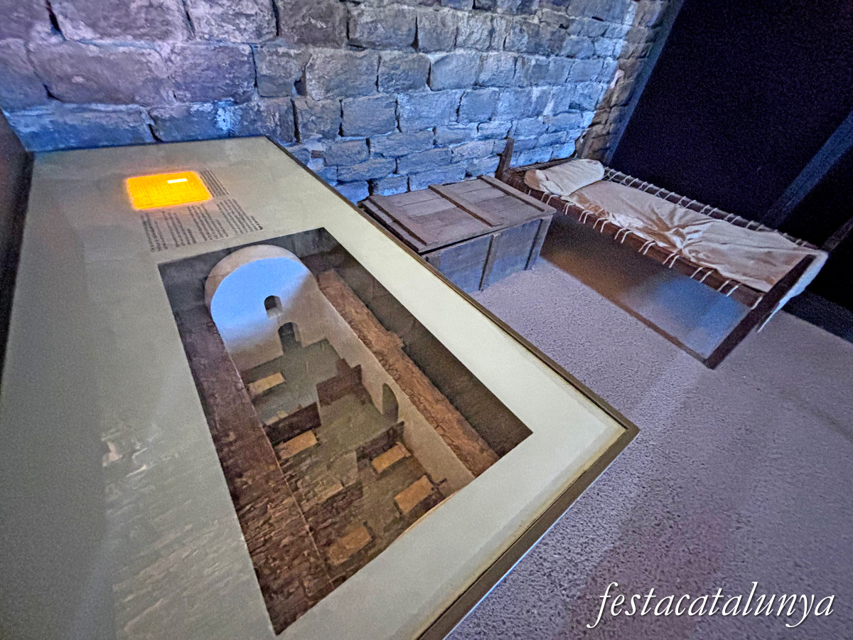 Les Masies de Roda - Dependències i estances del monestir de Sant Pere de Casserres - Dormitori