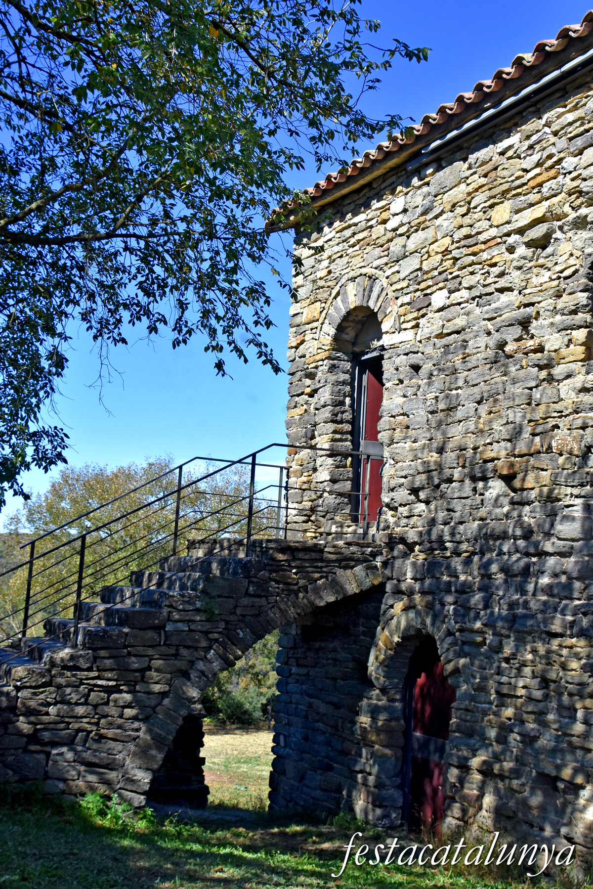 Les Masies de Roda - Dependències i estances del monestir de Sant Pere de Casserres - Hospederia