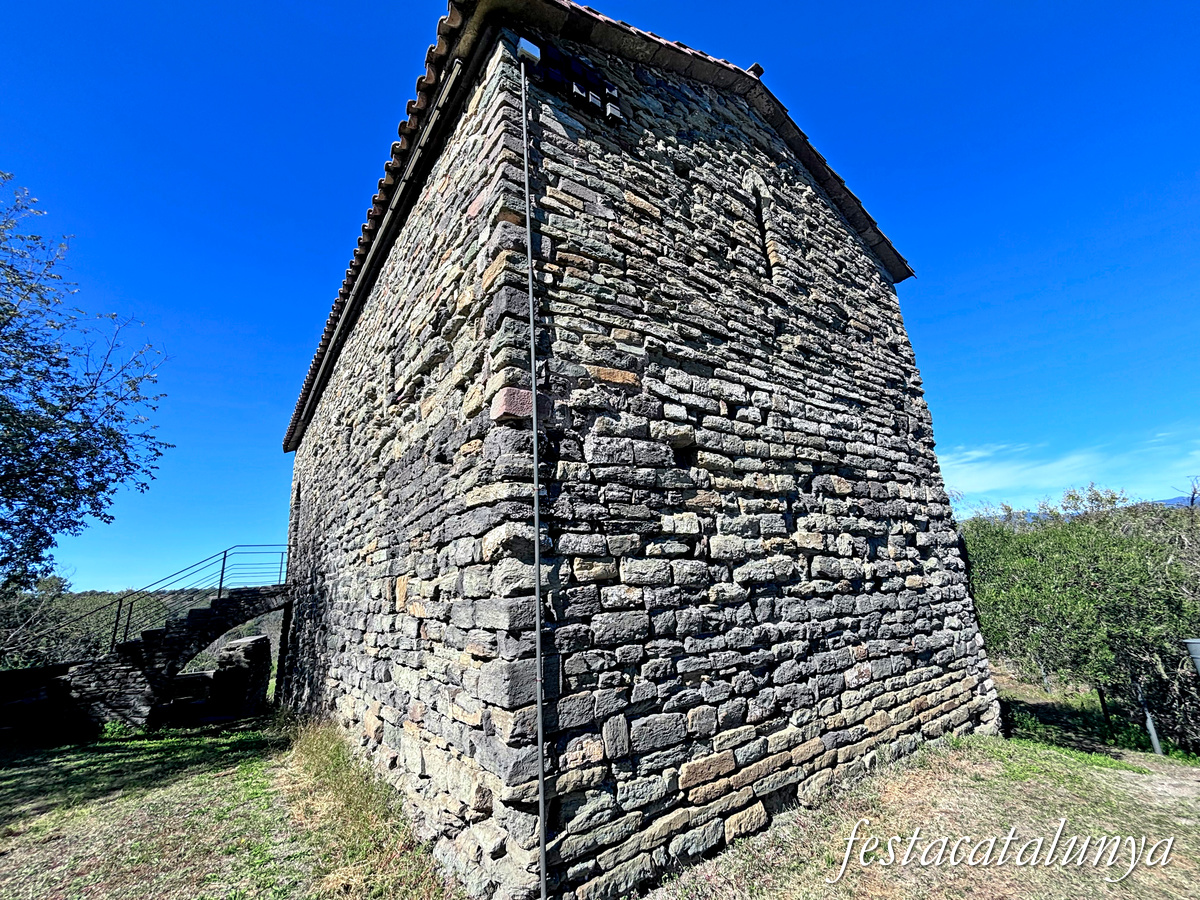 Les Masies de Roda - Dependències i estances del monestir de Sant Pere de Casserres - Hospederia 