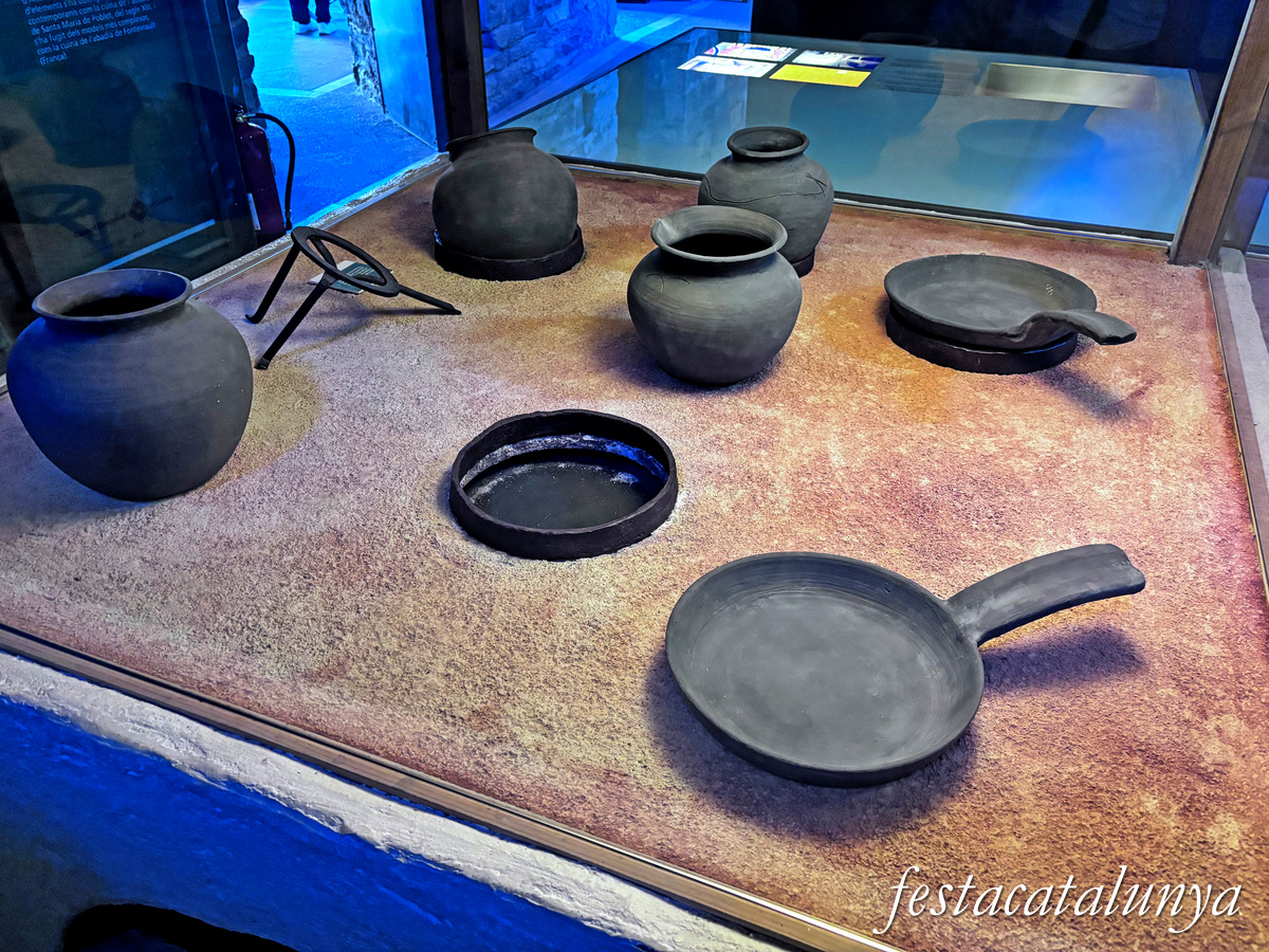 Les Masies de Roda - Dependències i estances del monestir de Sant Pere de Casserres - La Cuina