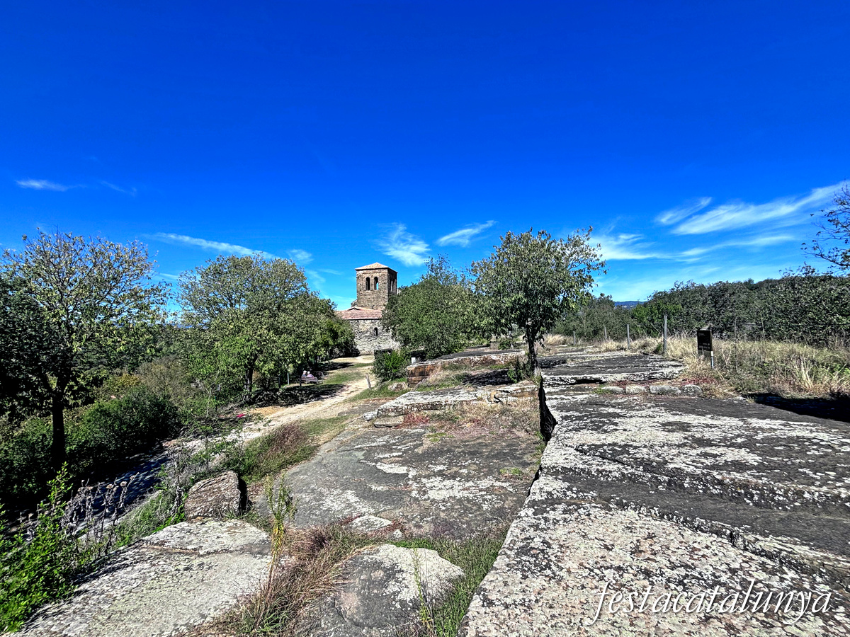 Les Masies de Roda - Església del monestir de Sant Pere de Casserres 