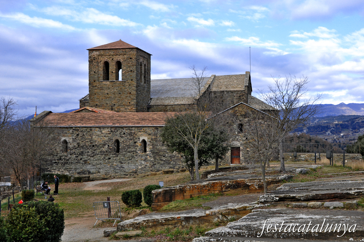 Les Masies de Roda - Església del monestir de Sant Pere de Casserres