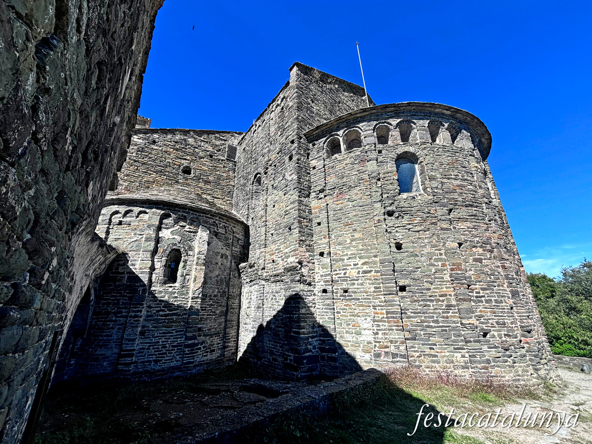 Les Masies de Roda - Església del monestir de Sant Pere de Casserres