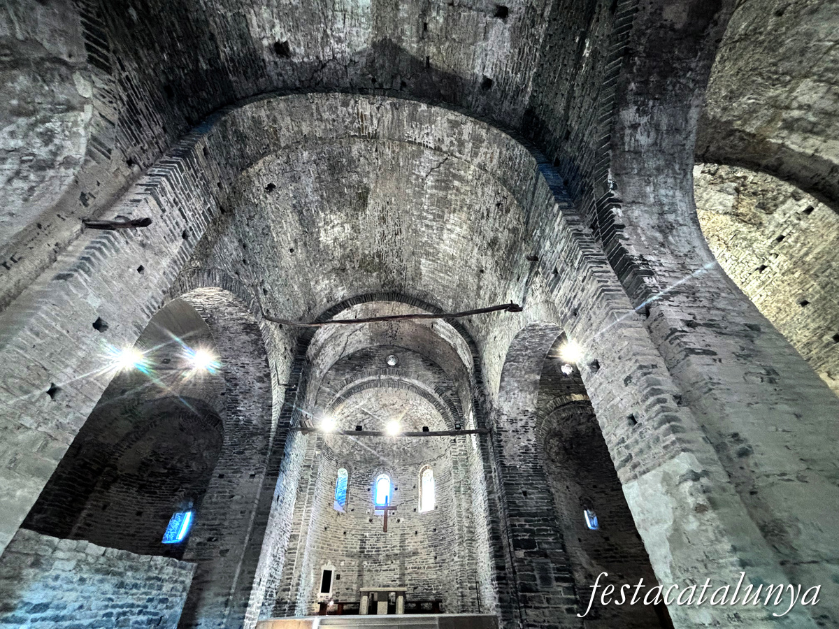 Les Masies de Roda - Església del monestir de Sant Pere de Casserres