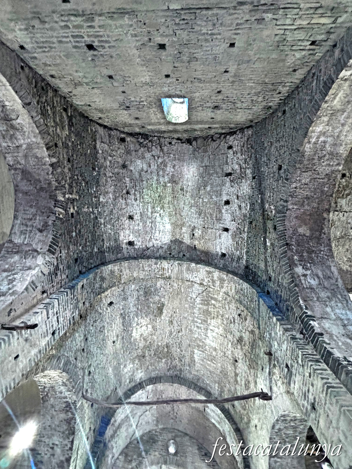 Les Masies de Roda - Església del monestir de Sant Pere de Casserres