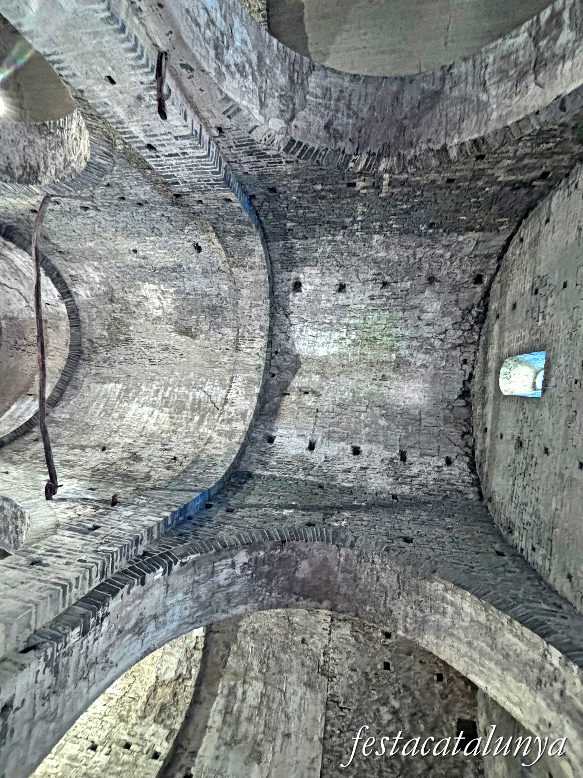 Les Masies de Roda - Església del monestir de Sant Pere de Casserres