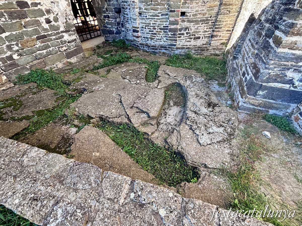 Les Masies de Roda - Necròpolis del monestir de Sant Pere de Casserres 