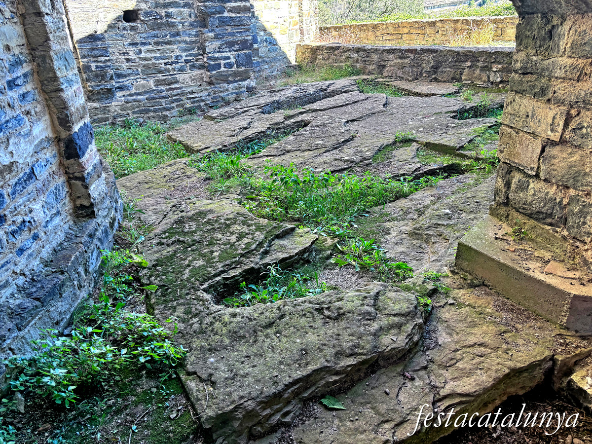 Les Masies de Roda - Necròpolis del monestir de Sant Pere de Casserres 