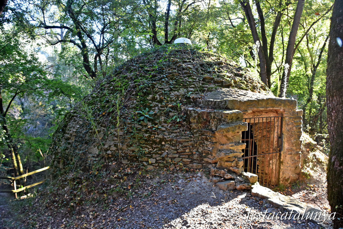 Les Masies de Roda - Pou de glaç de Salou o poua de la Sorralta 
