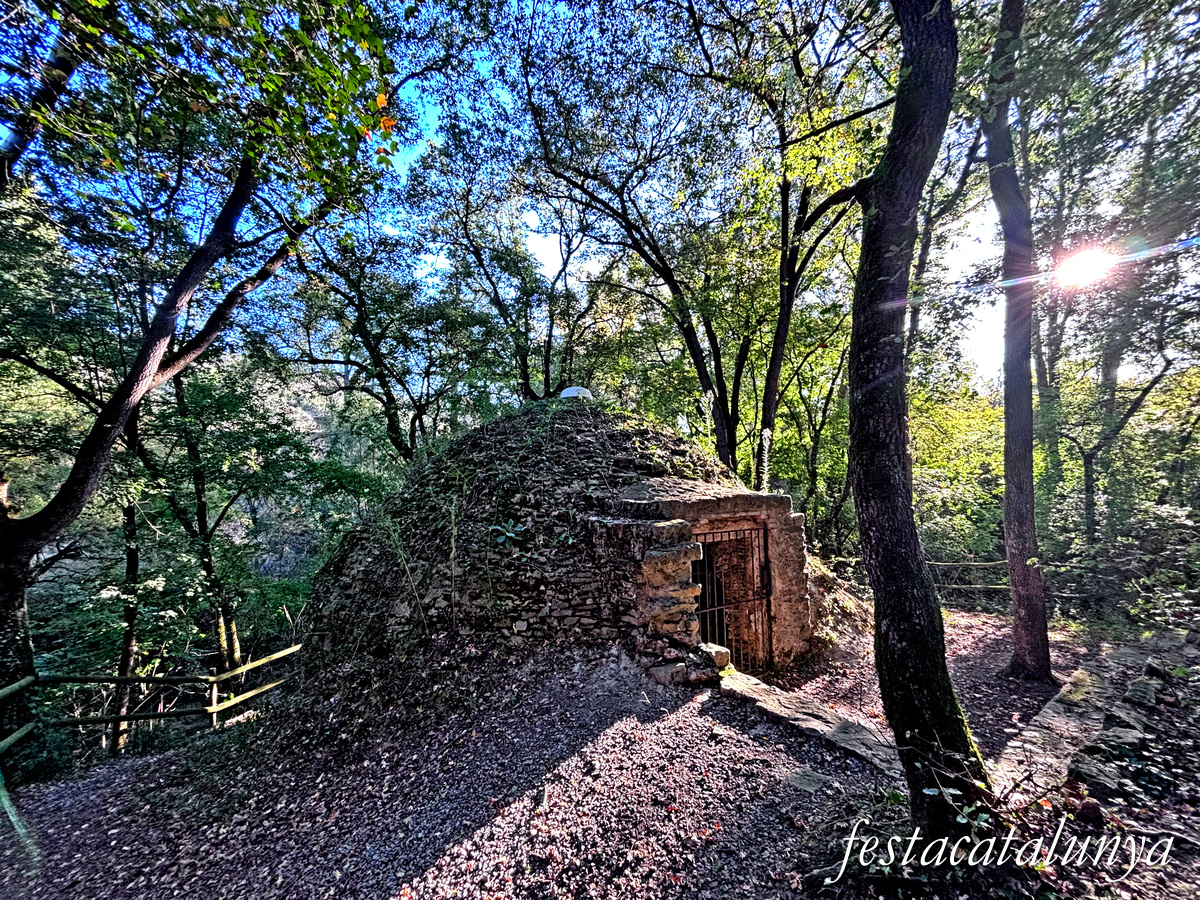 Les Masies de Roda - Pou de glaç de Salou o poua de la Sorralta