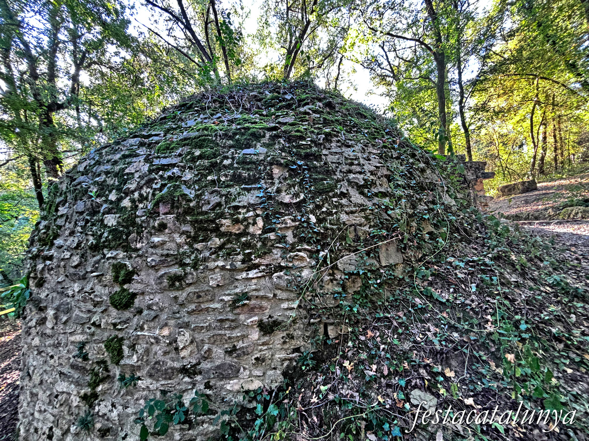Les Masies de Roda - Pou de glaç de Salou o poua de la Sorralta