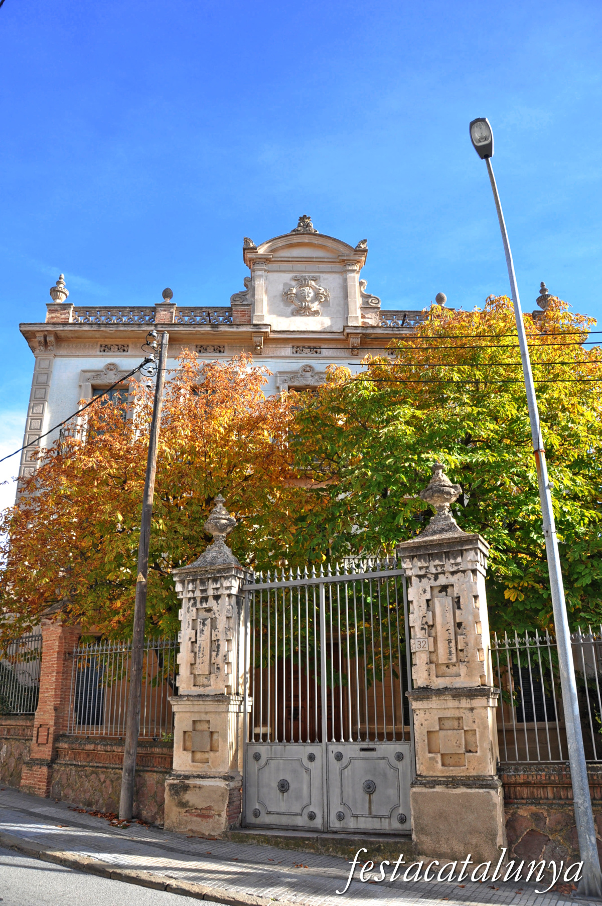 Sant Feliu de Codines - Edificis de l'Avinguda Catalunya, 32