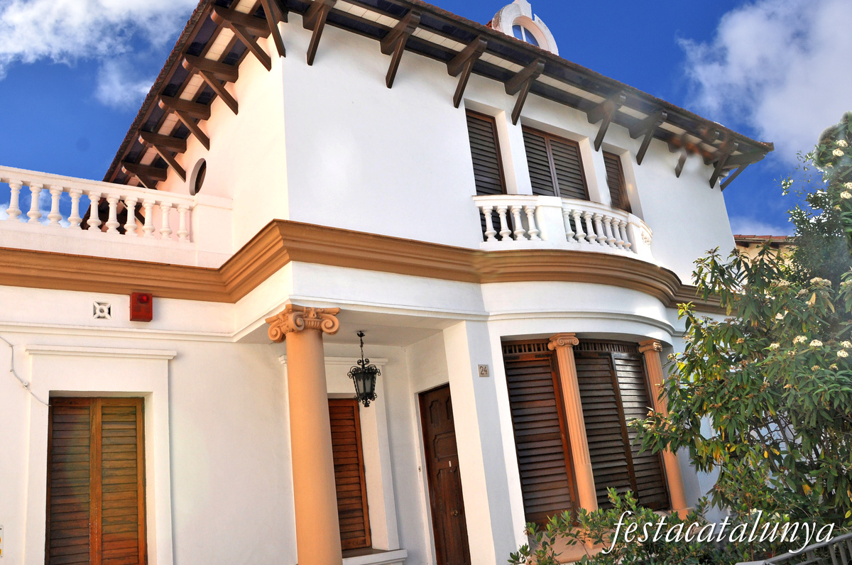 Sant Feliu de Codines - Edificis de l'Avinguda Catalunya, 24