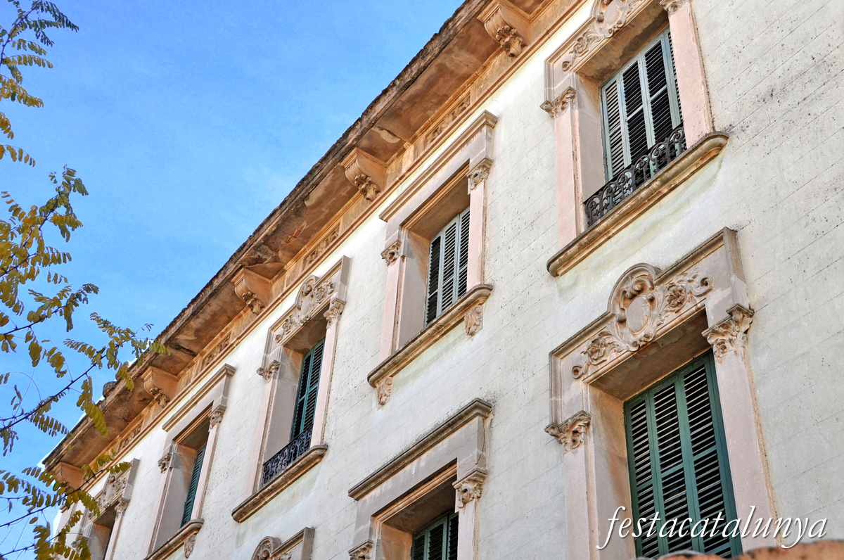 Sant Feliu de Codines - Edificis de l'Avinguda Catalunya, 32