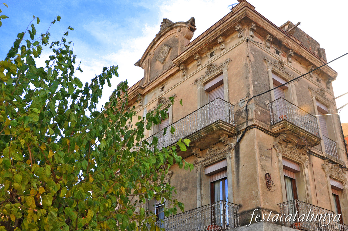 Sant Feliu de Codines - Edificis del Carrer Agustí Santacruz, 1 