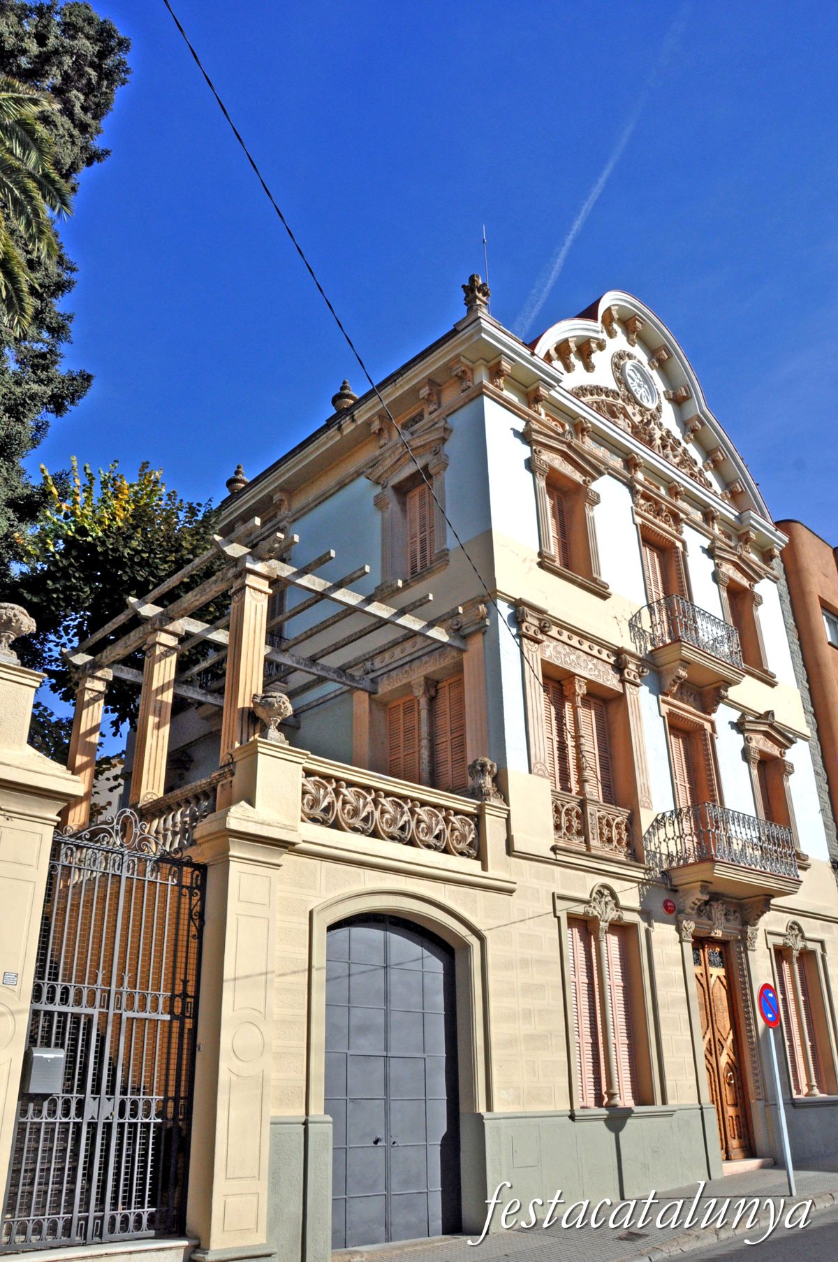 Sant Feliu de Codines - Edificis del Carrer Rector Tomàs Vila, 32 (Can Pujol) 