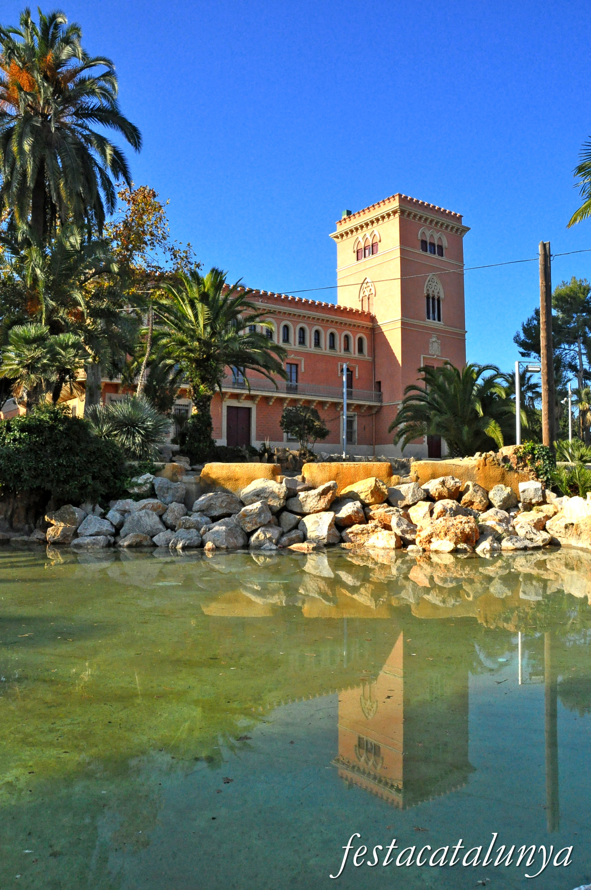 Parc de Marianao i Palau dels comtes de Marianao de Sant Boi de Llobregat ***