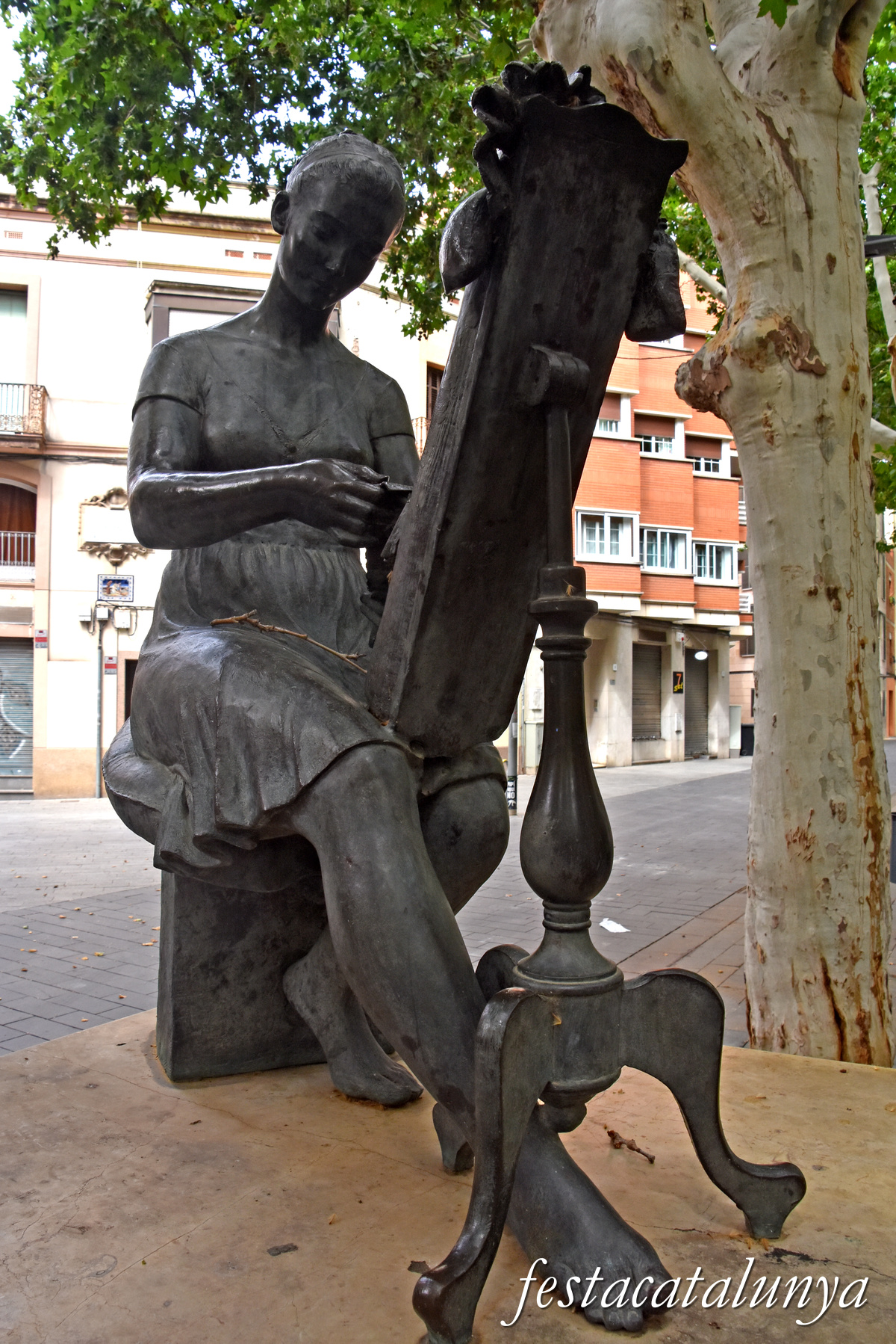 Sant Boi de Llobregat - Passejada pel nucli històric - La Puntaire 