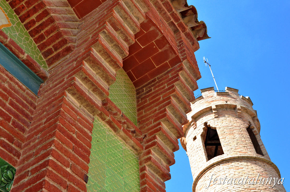 Poble de Grabuac a Font Rubí: ermita de Sant Pau, masia de can Grabuac i masia de can Suriol del castell