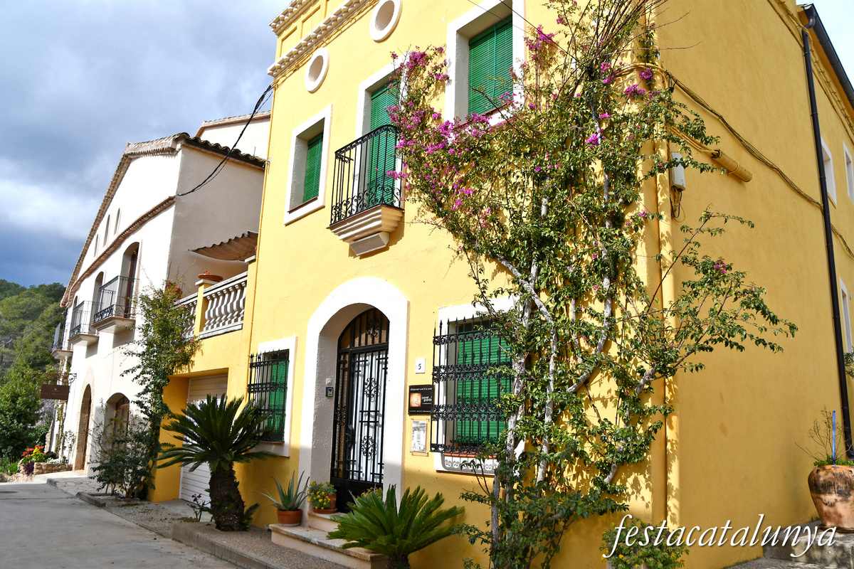 Font-rubí - Poble de l'Avellà 