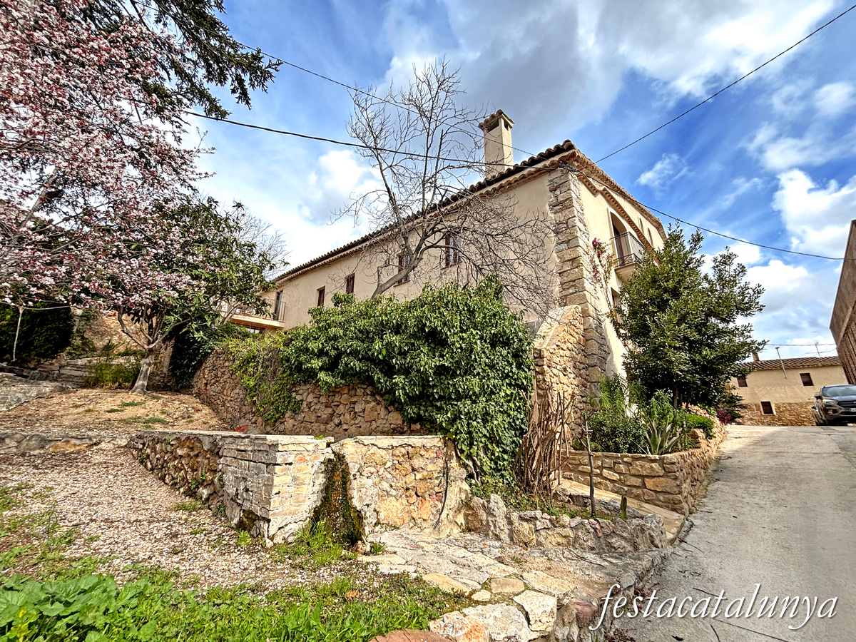 Font-rubí - Poble de l'Avellà 