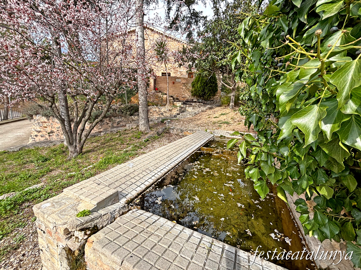 Font-rubí - Poble de l'Avellà