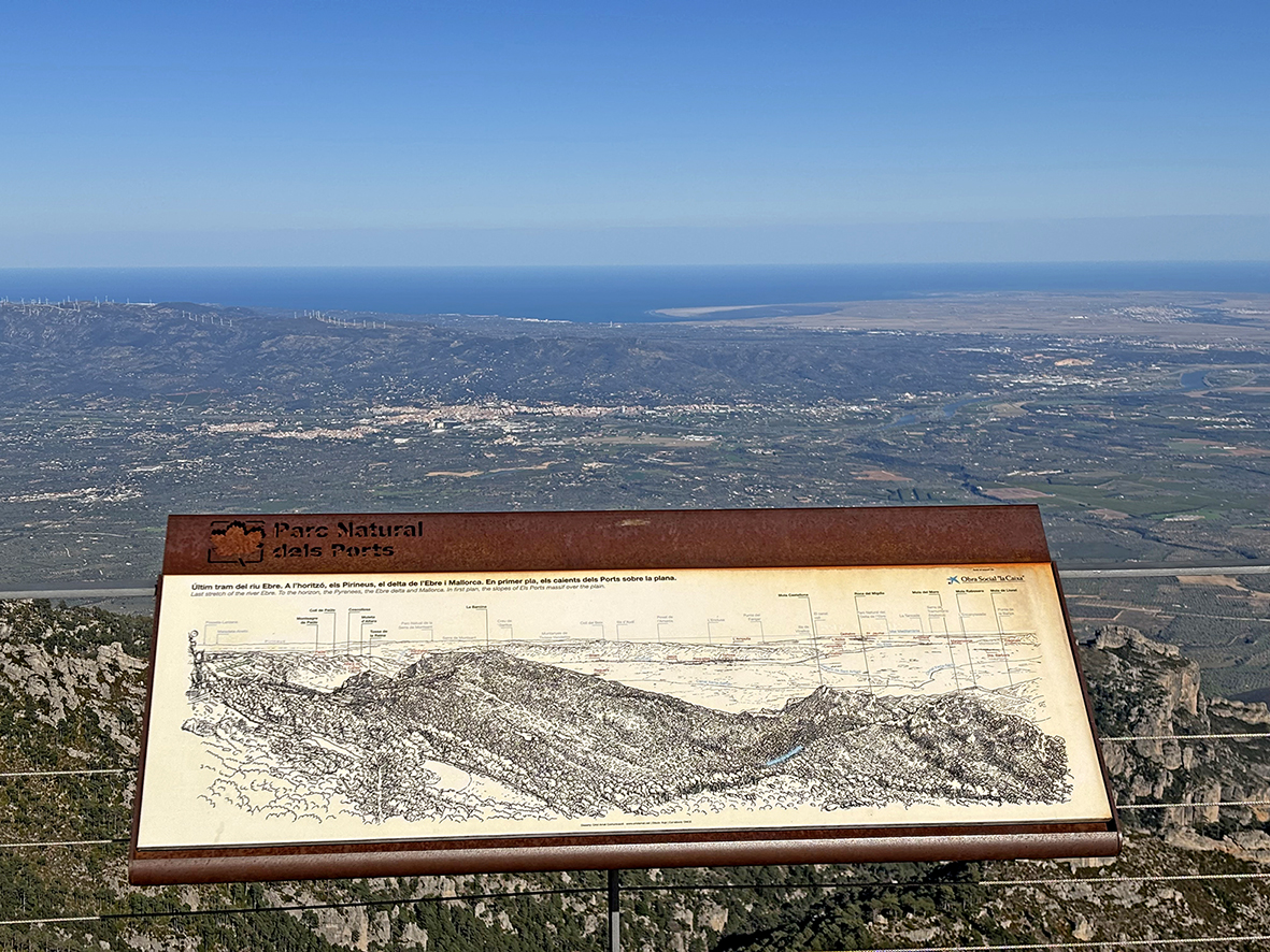 Mirador del cim de Caro a Roquetes ***