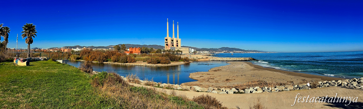 Mirador de la desembocadura del riu Besòs a Sant Adrià de Besòs ***