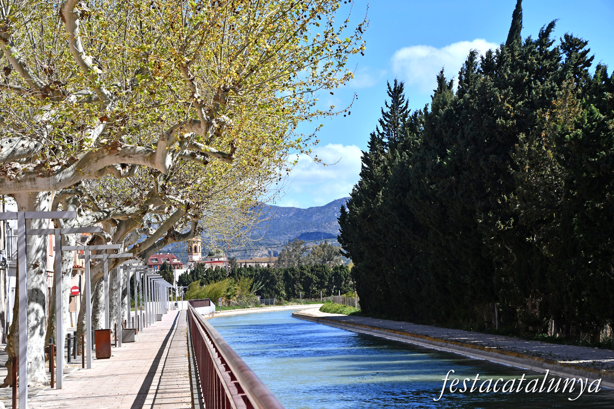 Roquetes - Canal de la dreta de l'Ebre al seu pas per Roquetes 