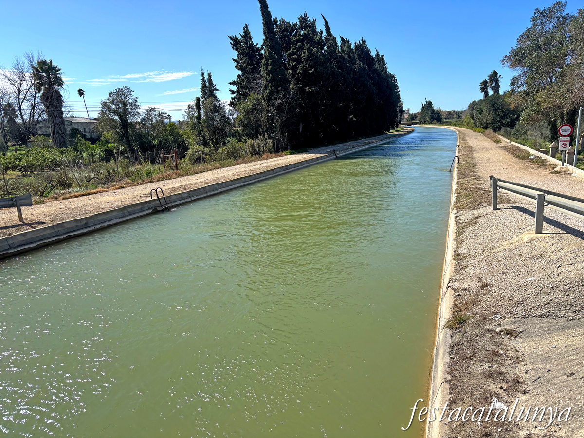 Roquetes - Canal de la dreta de l'Ebre al seu pas per Roquetes 
