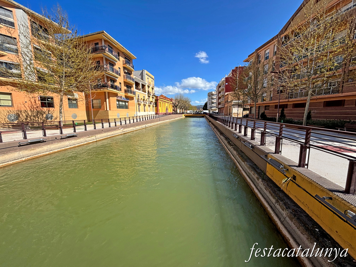 Roquetes - Canal de la dreta de l'Ebre al seu pas per Roquetes 