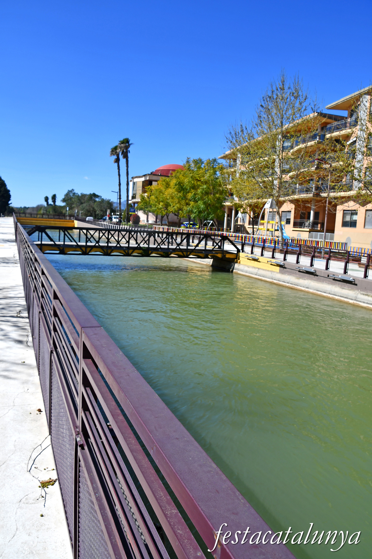 Roquetes - Canal de la dreta de l'Ebre al seu pas per Roquetes 