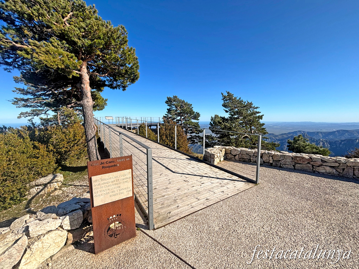 Roquetes - Mirador del cim de Caro