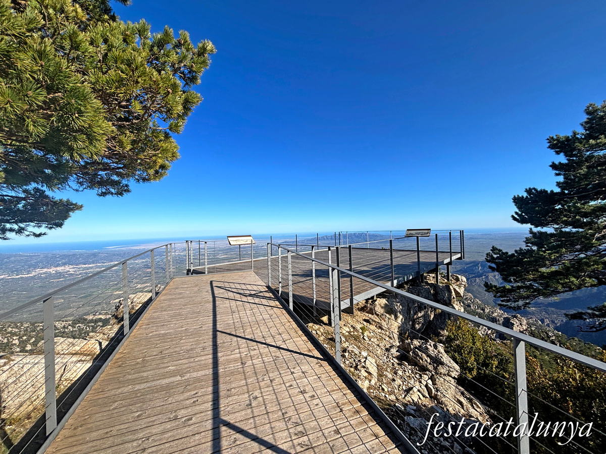 Roquetes - Mirador del cim de Caro 