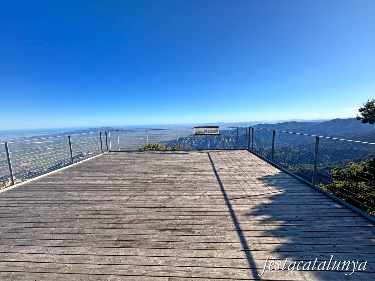 Roquetes - Mirador del cim de Caro 