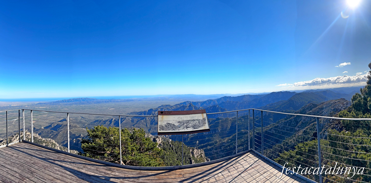 Roquetes - Mirador del cim de Caro 