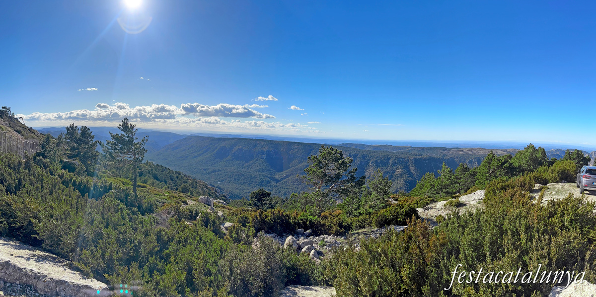 Roquetes - Mirador del cim de Caro