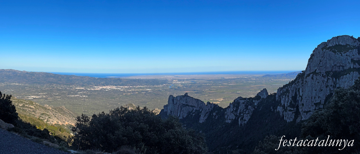 Roquetes - Mirador del cim de Caro