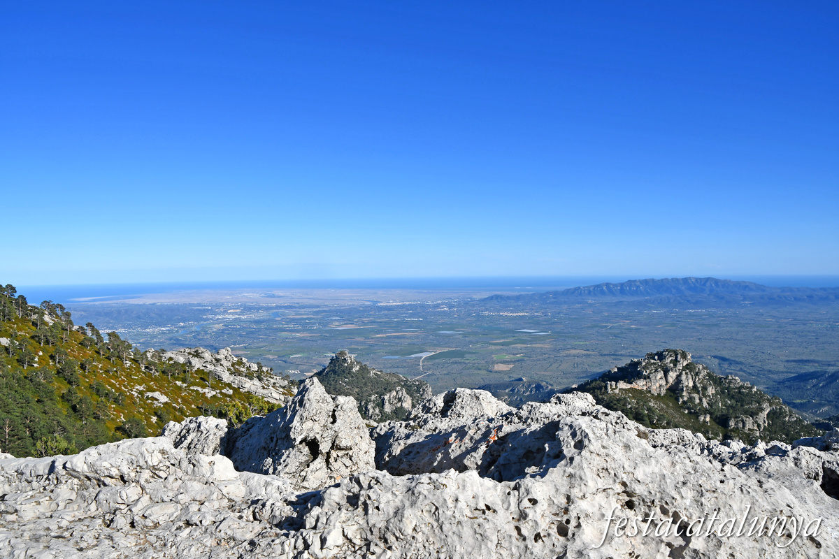 Roquetes - Mirador del cim de Caro