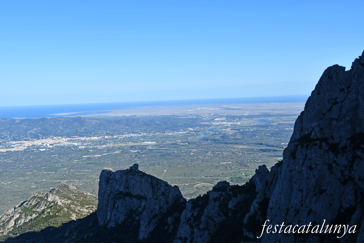 Roquetes - Mirador del cim de Caro