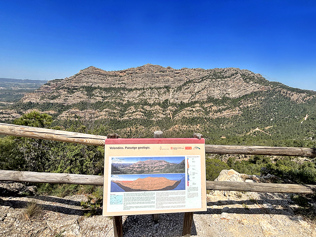 Mirador geològic de les Crestes de Volendins a Gandesa ***