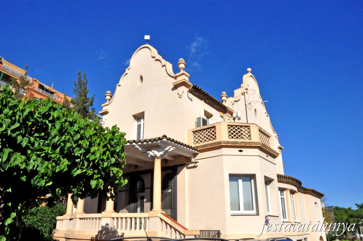 Ripollet - Ajuntament de Ripollet a can Masachs 