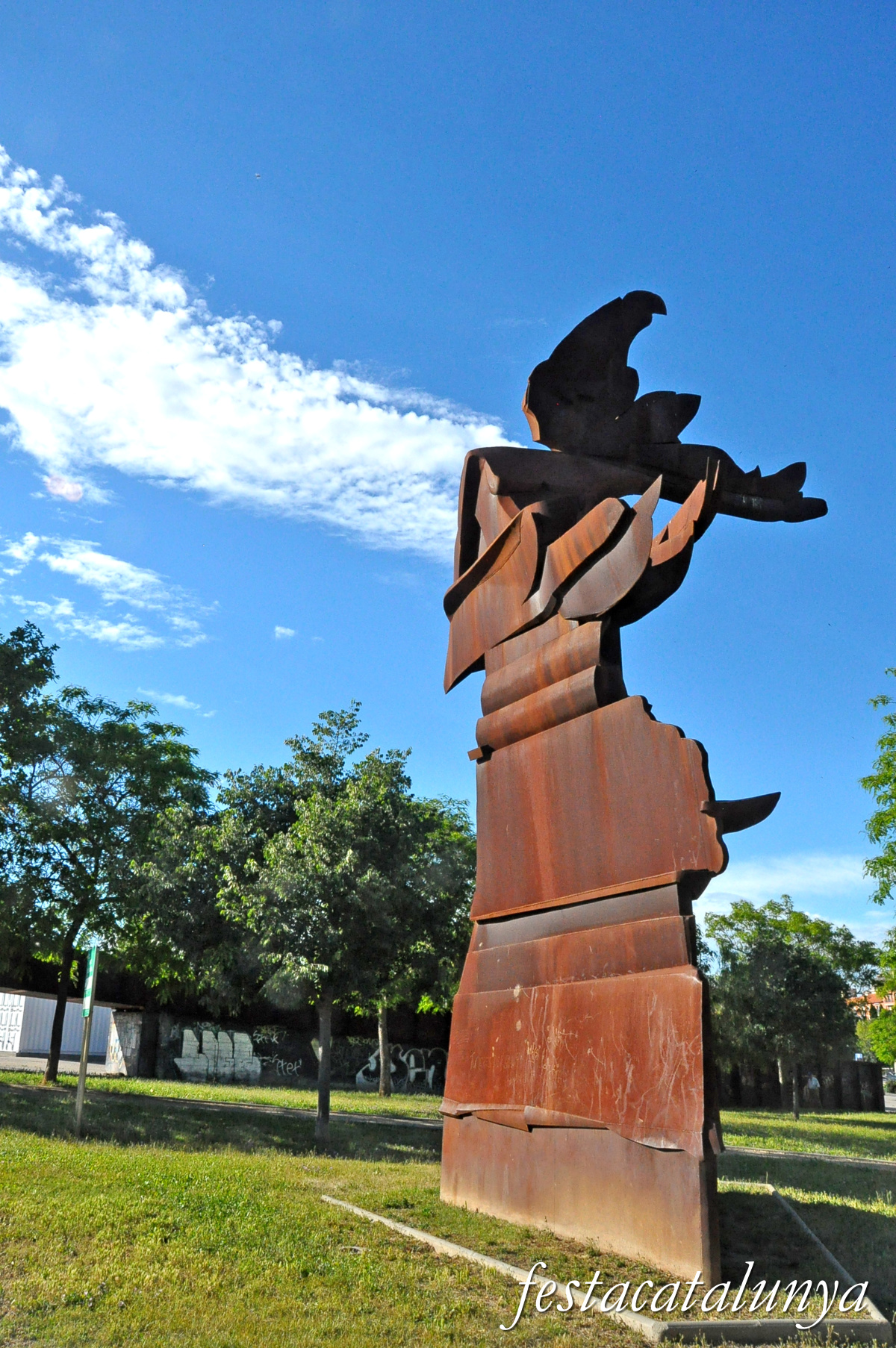 Ripollet - Escultura Llevantada 