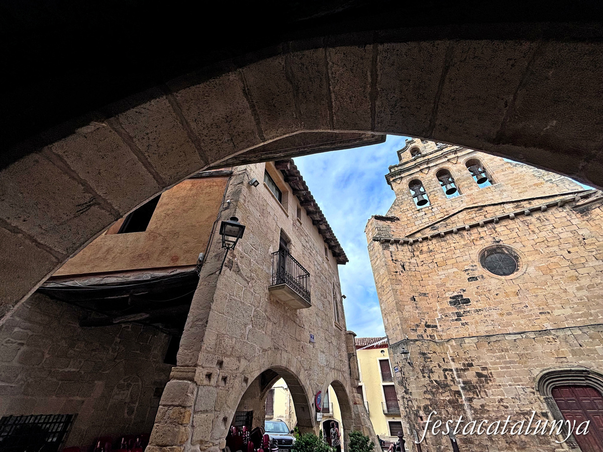 Horta de Sant Joan - Plaça de l'Església 