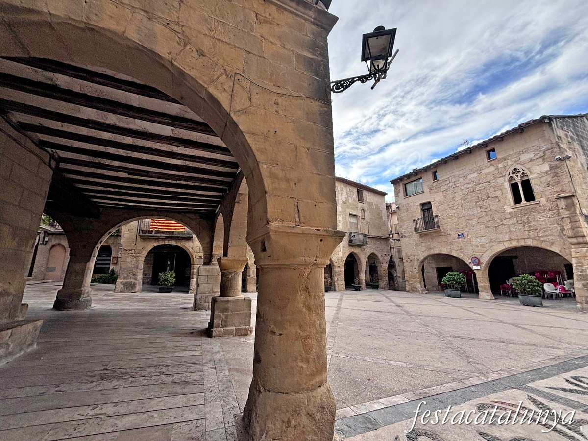 Horta de Sant Joan - Plaça de l'Església 